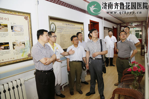 济南齐鲁花园医院院领导陪同参加揭牌仪式的领导同志参观我院特色科室