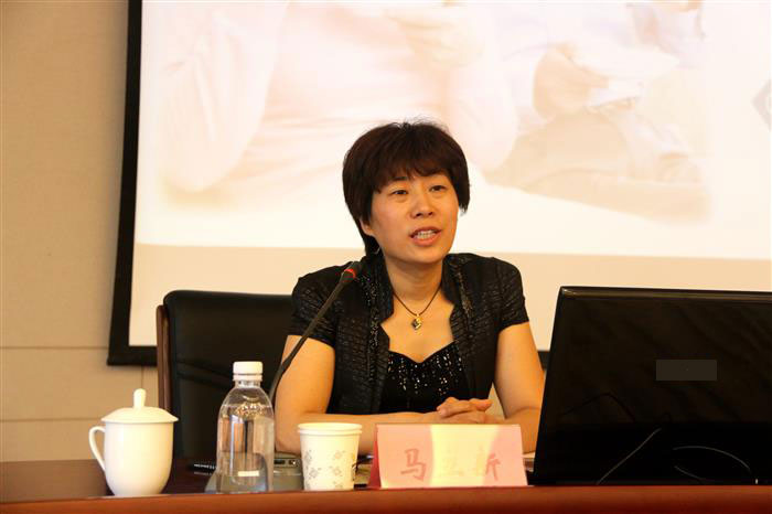 山东省卫生计生委副主任马立新作医养结合专题讲座