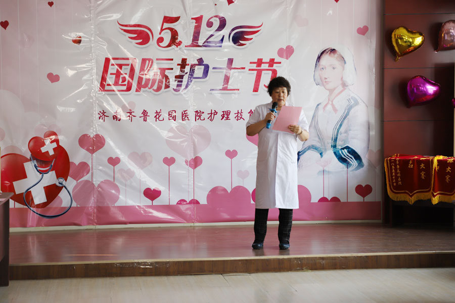 我院党支部贾书记宣布比赛成绩