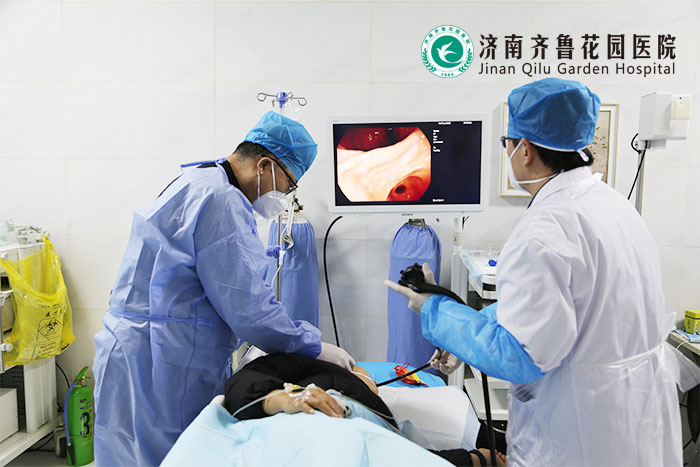 以王德荣主任、朱靖宇主任为核心的济南市中心医院内镜中心专家团队定期在我院胃肠镜室亲诊