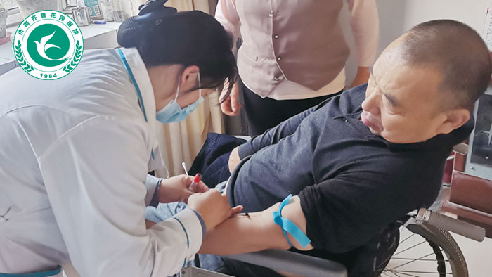 辛甸社区卫生服务站医护人员在家庭医生团队的基础上成立了一支上门体检的小分队