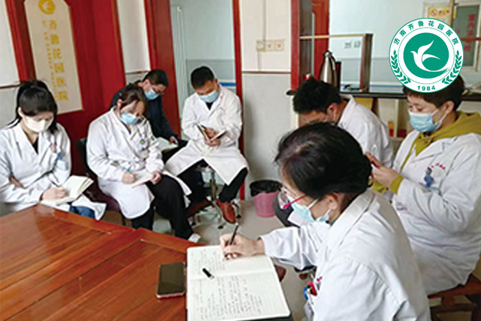 3月24日在医院史院长主持下康复医学科召开了一次不同寻常的科务会