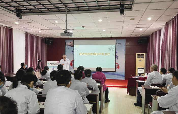 中医科李登岩主任从中医的现代医学分类、常用方剂、中医辩证分型以及小儿外治法