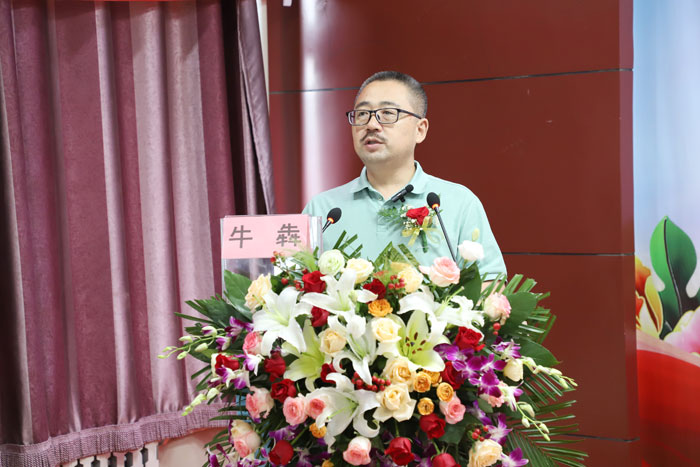 牛犇院长发表致辞