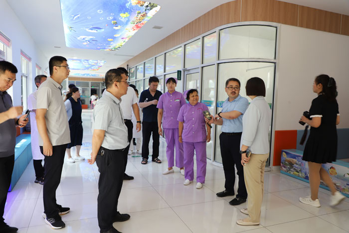 山东省立第三医院专家团队在济南齐鲁花园医院领导陪同下，实地参观我院临床科室
