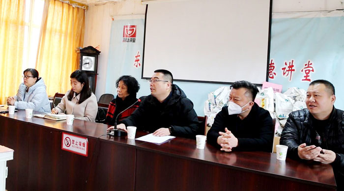 历城区东风街道办事处王冬梅副主任、历城区城管局刘兵副局长、东风街道办事处城管科刘俊岭科长、王继勇副科长、历城区城管局东风街道环卫所孙长玉所长