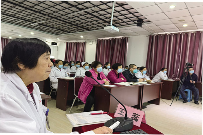 儿科王蕊主任以《雾化吸入在儿科的应用》，从儿童雾化的适应症、药物吸入的特点