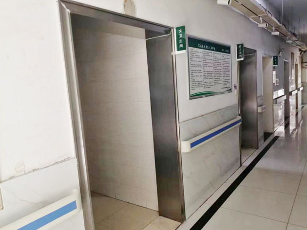 一楼洗手间为考生及家长提供方便