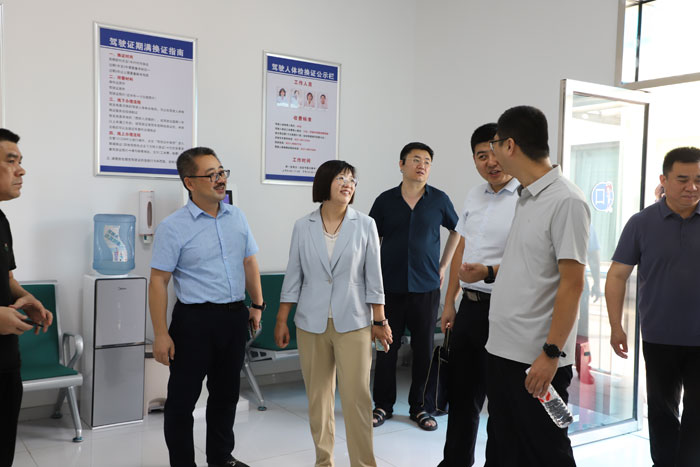 山东省立第三医院专家团队在济南齐鲁花园医院领导陪同下，实地参观我院临床科室