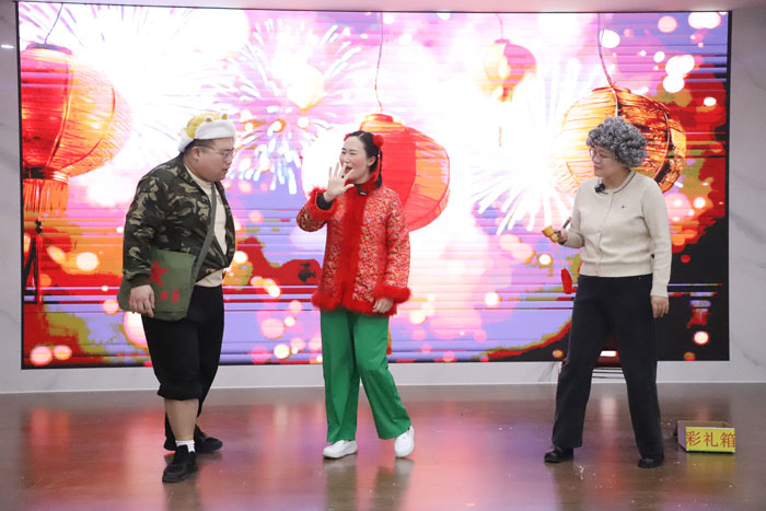 三位微信视频号网红：崔箫麟医生、张敏护士长、苑艳亭护士长表演小品《退货》