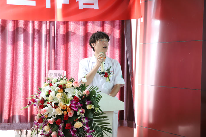 <a href=https://www.qlhyyy.cn/yxyxkxg/ target=_blank class=infotextkey>医学影像科</a>李德瑞：《冠状动脉CTA》