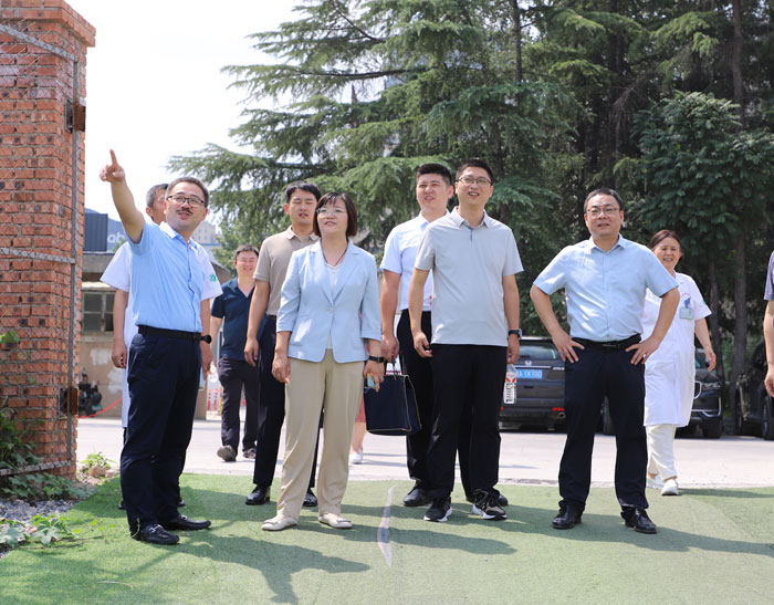 山东省立第三医院专家团队在济南齐鲁花园医院领导陪同下，实地参观我院临床科室