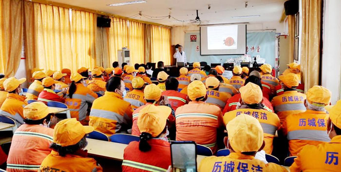 济南齐鲁花园医院社区管理科何延勇科长利用PPT课件