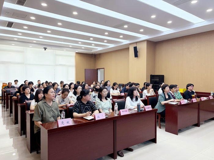 来自区直机关各单位的几十名女职工参加了活动
