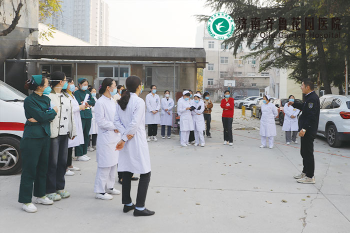 医院邀请社安消防工作人员来院对全院职工进行了消防安全知识培训