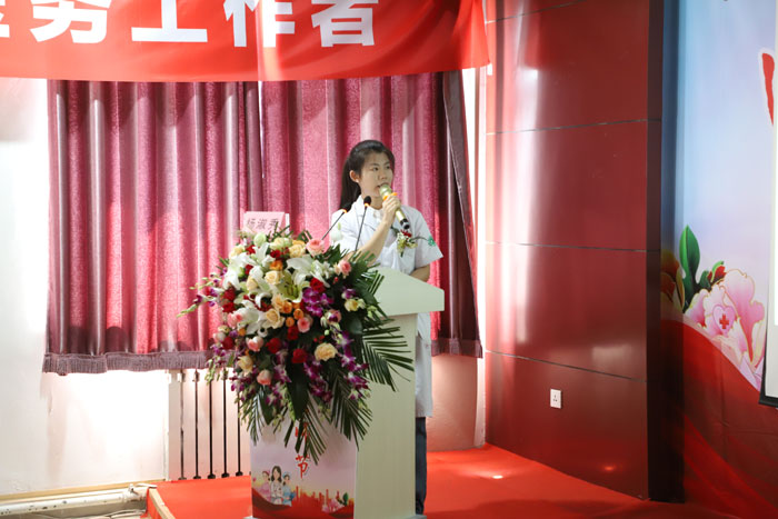 药剂科杨淑秀：《致敬医师节刀枪在库——药房》