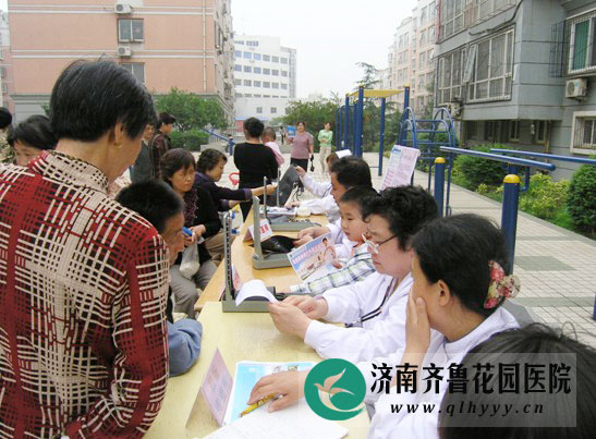 免费给居民发放《远离香烟，珍惜生命》宣传材料