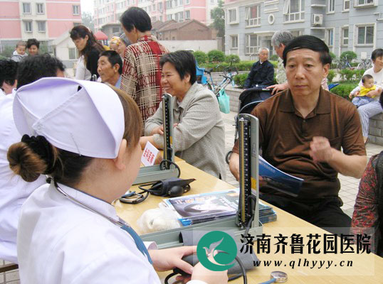 进行健康宣教活动.活动过程中共发放健康宣传彩页150份。