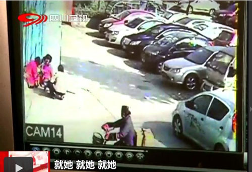 成都商报称女子感冒去药房输液死亡 药房老板连夜抛尸江中监控截图