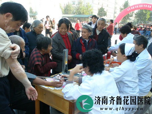 进行健康宣教活动