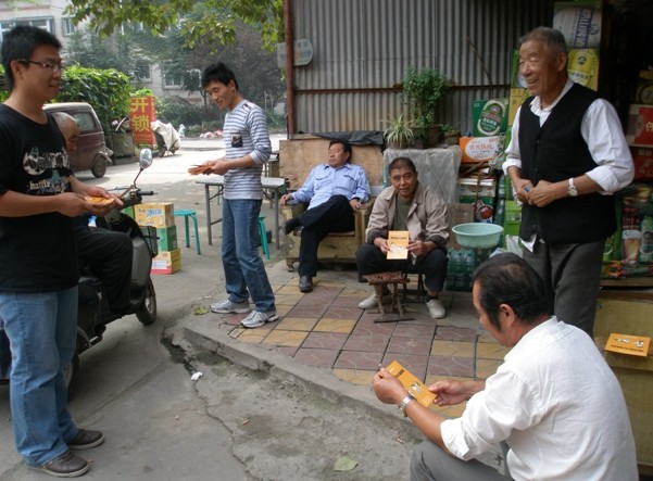 活动过程中共发放健康宣传彩页500份