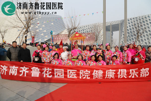 演出结束后合影留念