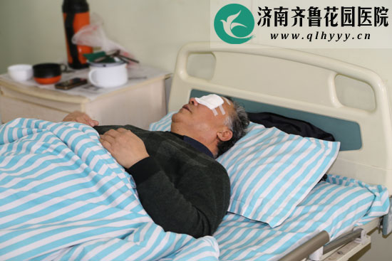第二轮免费白内障防盲手术成功完成手术后到病房静养。