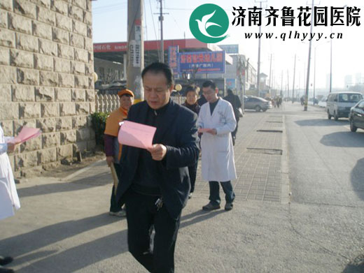 我院社区管理科发放宣传争创国家卫生城市的《致居民一封公开信》