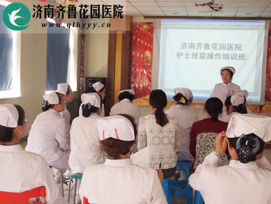 护理部举办护士技能操作培训班