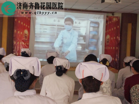 组织护理部护士观看观摩标准视频