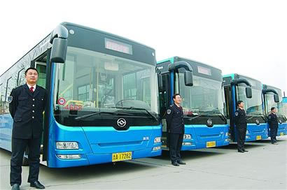 济南公交依托西营四位一体公交枢纽,开通329路、330路、331路和332路4条公交线路,填补西营周边约5.5公里公交空白。