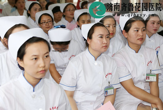 参加护士节庆祝大会的美女护士们