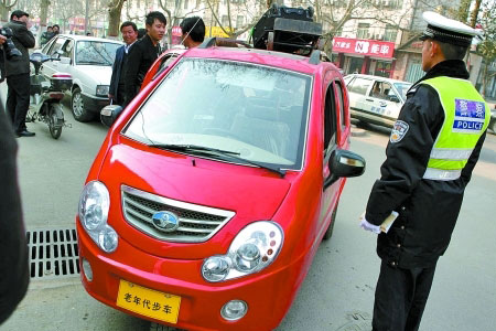 从济南市公安局交警支队群众见面会上了解到,济南即将起草文件,对老年代步车进行治理。