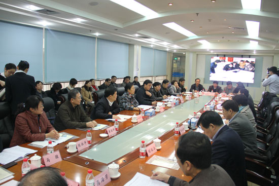 督查组成员就调整医疗服务价格、引进社会资本办医后的法人治理结构和医联体建设等问题,进行了座谈交流。