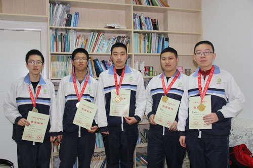 历城二中老师刘红梅辅导的5名学生在第28届中国化学奥林匹克决赛上分获金银牌并取得报送资格