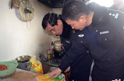 查获硫酸铝钾成分含量高达42%的添加剂“香甜泡打粉”数十袋