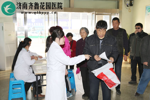 有问题可随时询问体检现场人员