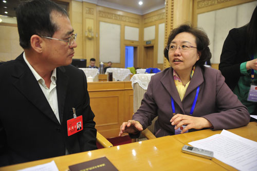 济南市卫计委党委委员、委医务工会主席主席张晶卉同志面对面回复人大代表建议