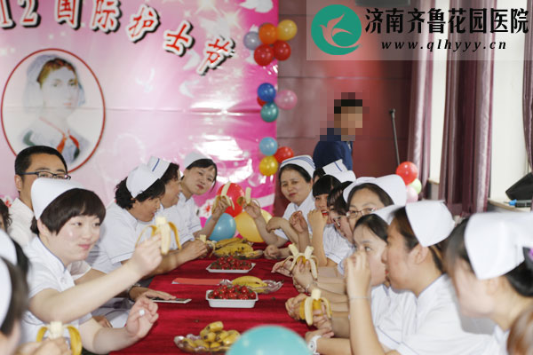 有院长和党委书记参加的护士节茶话会