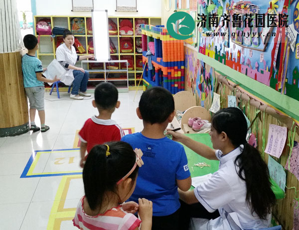 幼儿园免费查体之视力检查