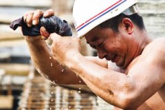 ���ϸ�����ҵ����·Ѱ�4���¼Ʒ�ÿ��ÿ��200Ԫ