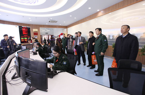 参观济南市急救中心监控大厅