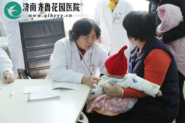 济南齐鲁花园医院儿科主任王蕊在儿科专家门诊