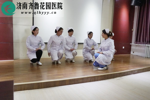 护士礼仪培训之蹲姿训练