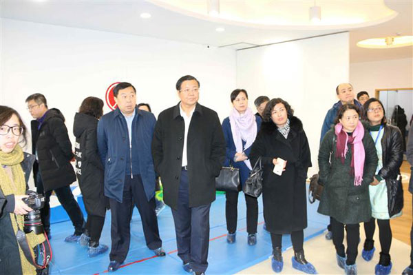 参会领导还参观了北京市家庭发展及创建幸福家庭活动开展情况
