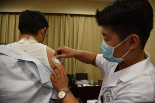 ԱԴ˴ҽҩɫƵĿٷչ˸߶