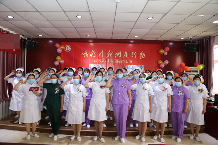 与会的全体护士代表重温了护士誓词,进行了集体宣誓