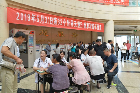 积极参加公益,主动做出表率