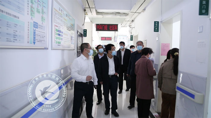 现场调研设立在济南齐鲁花园医院的济南市第004号医保工作站的运行情况